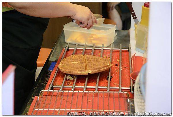[桃園中壢] 呼拉貓鬆餅舖 Woo La Waffle (中原夜市商圈內) 20120522-斯麥樂三號旅遊趴趴走
