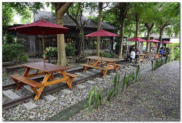 [彰化田中] 石頭魚鐵道平原咖啡 庭園咖啡館 在鐵軌上享受餐點 20120804