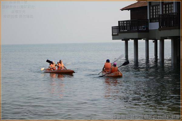 [馬來西亞] 第二天 (海中天度假村 – 香蕉船、水上摩托車、牽罟網漁、漢堡船、獨木舟、蠟染繪畫、吹箭) 20130722-斯麥樂三號旅遊趴趴走