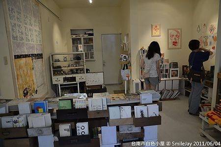 (已停業) [台南北區] Maison Blanche 白色小屋 新銳藝術家的展覽 20110604-斯麥樂三號旅遊趴趴走